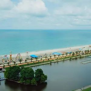https://nuage-1st-line-sea-view-apartments.batumihotels.net