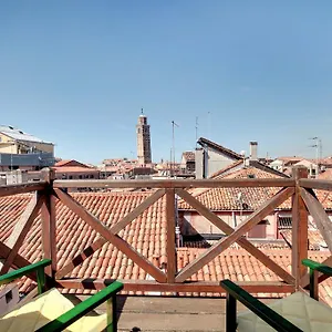san-marco-roof-terrace-apartment.hotelslidodijesolo.com/
